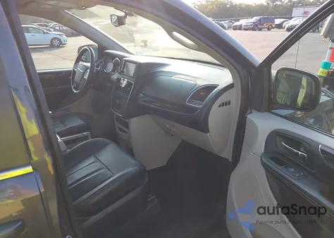 2016 Chrysler Town & Country Touring z USA, uszkodzony, nr VIN 2C4RC1BG5GR156906